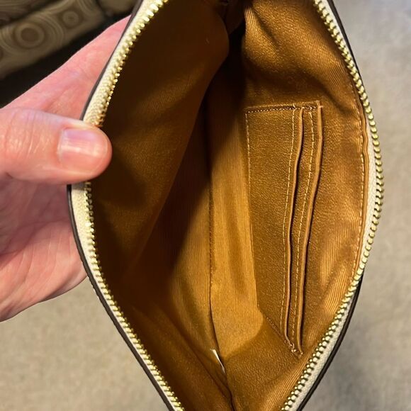 COACH CORNER ZIP WRISTLET - Picture 5 of 5